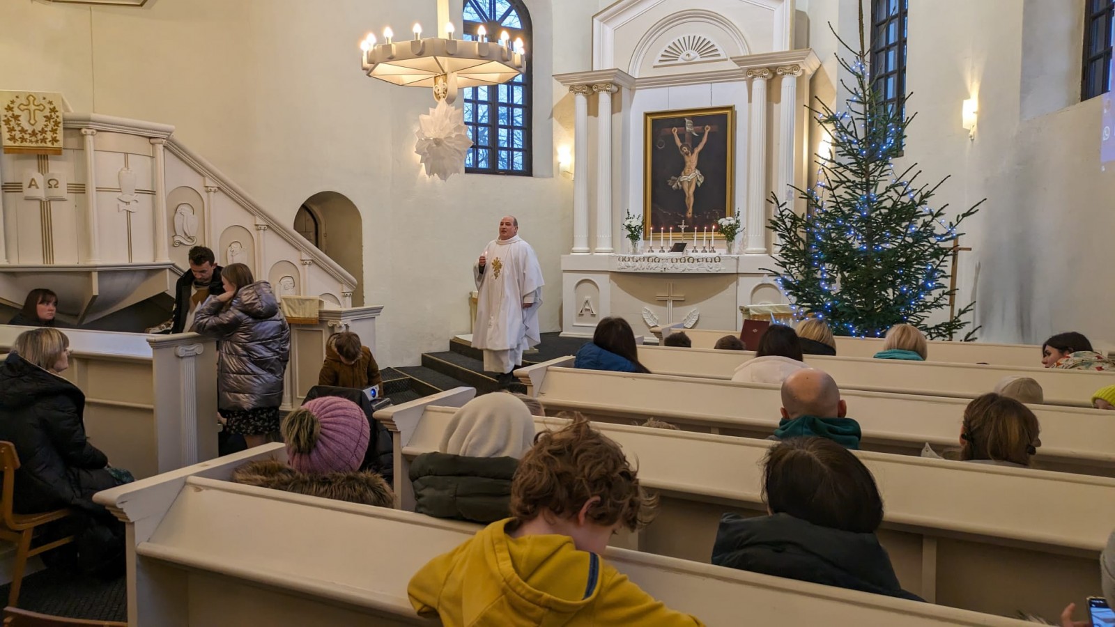 Ziemassvētku svinības latviešu un ukraiņu bērniem Priekulē | Patvērums Drošā māja
