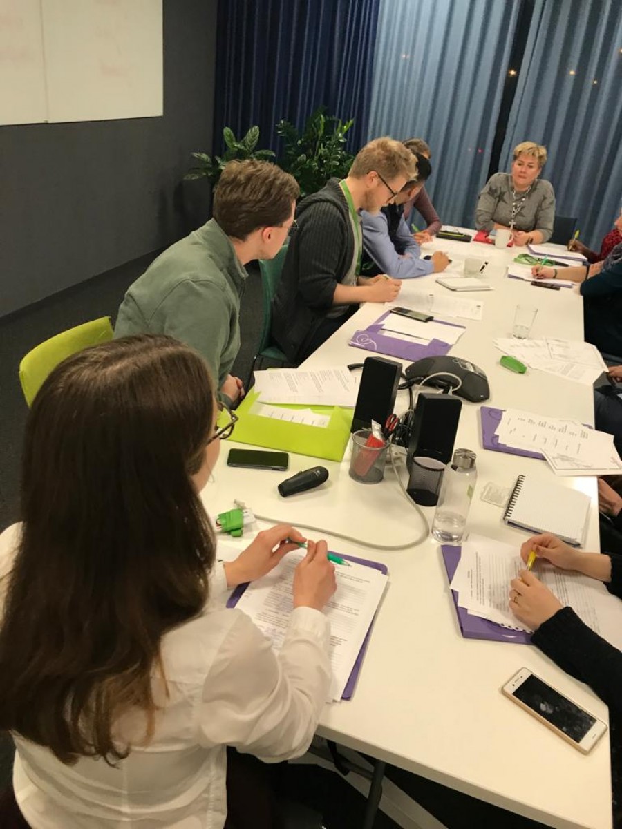 Latviešu sarunvalodas klubs SEB bankā | Patvērums Drošā Māja