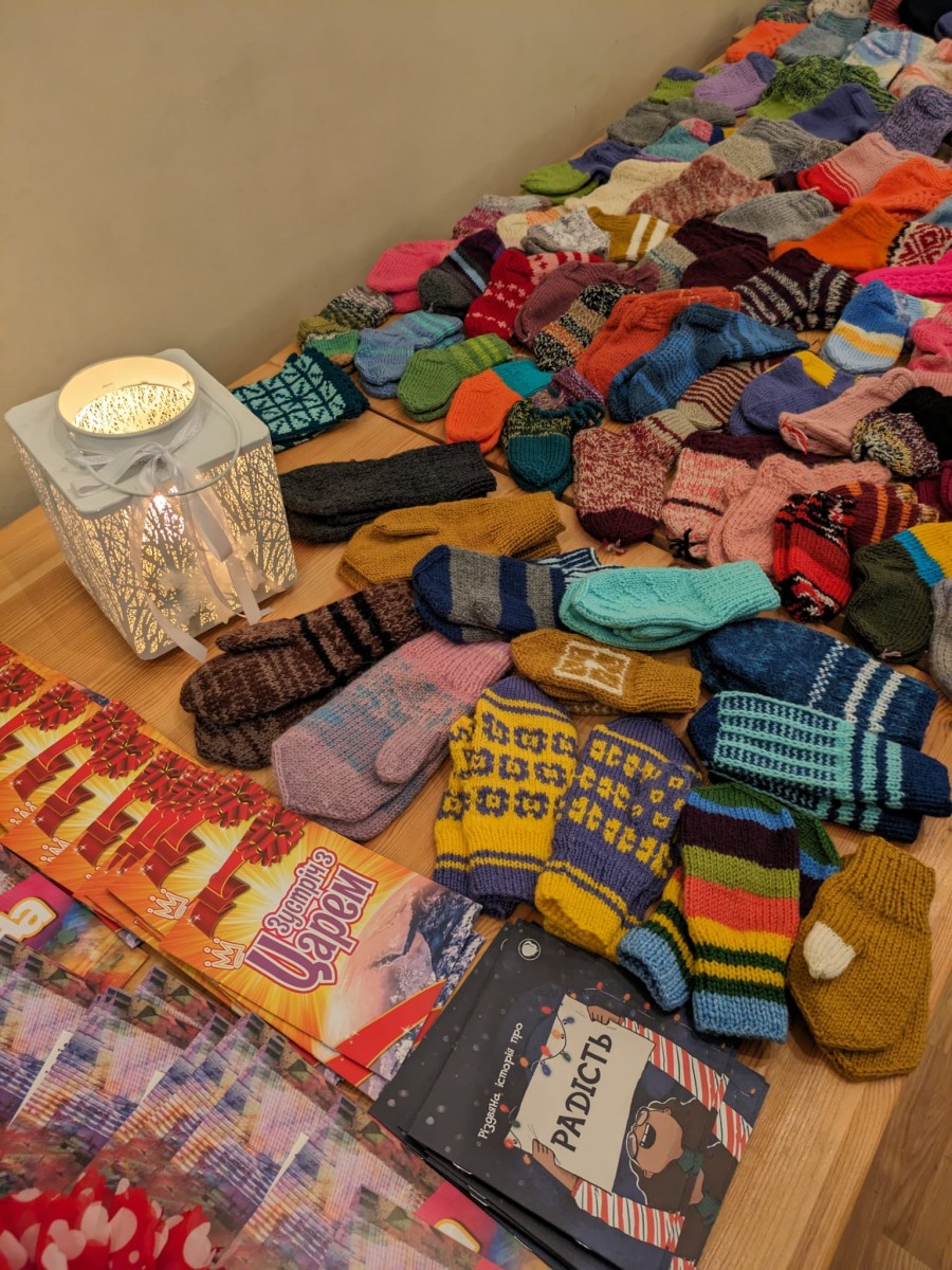 Ziemassvētku svinības latviešu un ukraiņu bērniem Priekulē | Patvērums Drošā māja