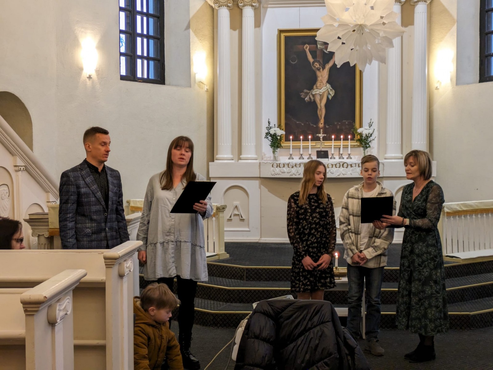 Ziemassvētku svinības latviešu un ukraiņu bērniem Priekulē | Patvērums Drošā māja