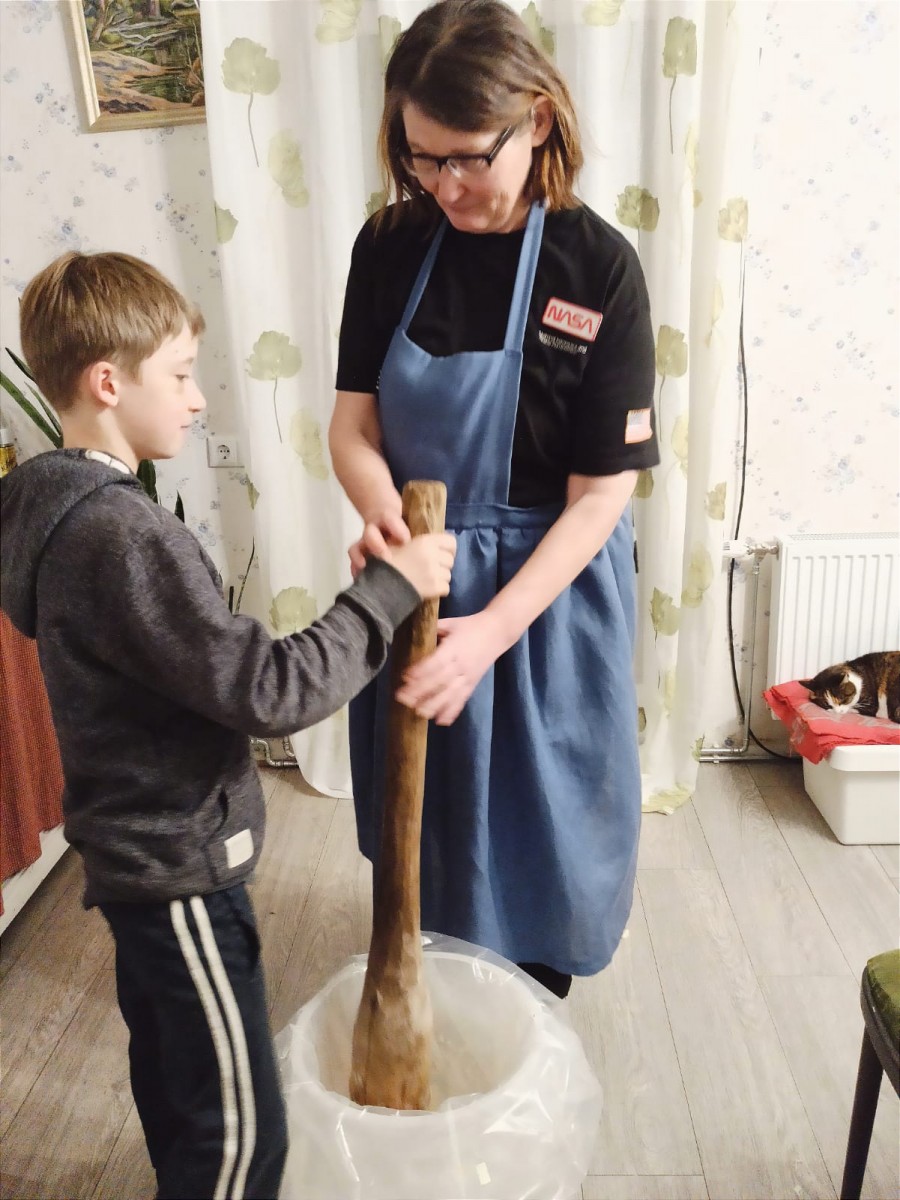 Vakariņas Skrundā Hanna un Ļevs viesojas pie Vinetas | Patvērums Drošā māja