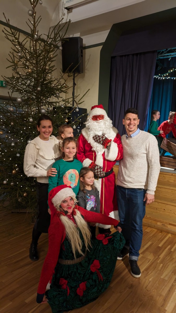 Ziemassvētku svinības latviešu un ukraiņu bērniem Priekulē | Patvērums Drošā māja