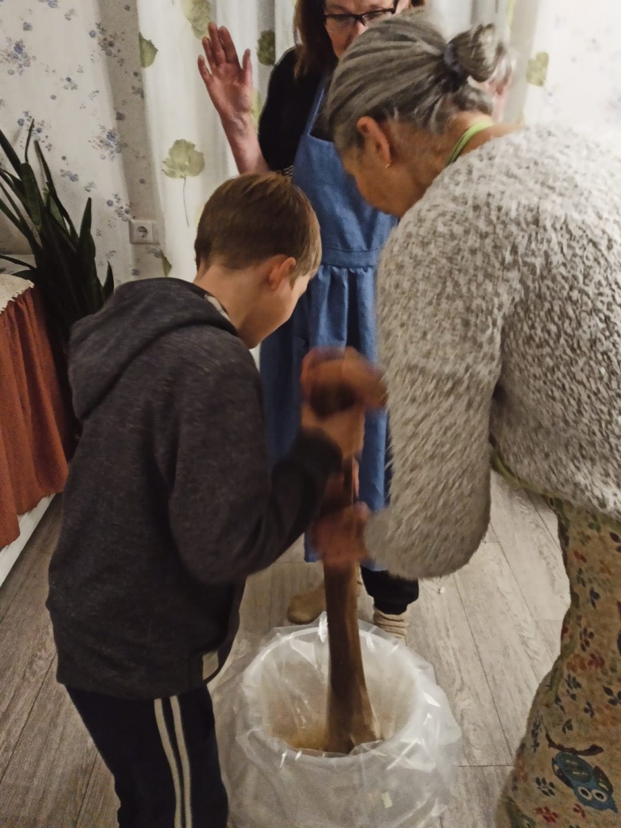 Vakariņas Skrundā Hanna un Ļevs viesojas pie Vinetas | Patvērums Drošā māja