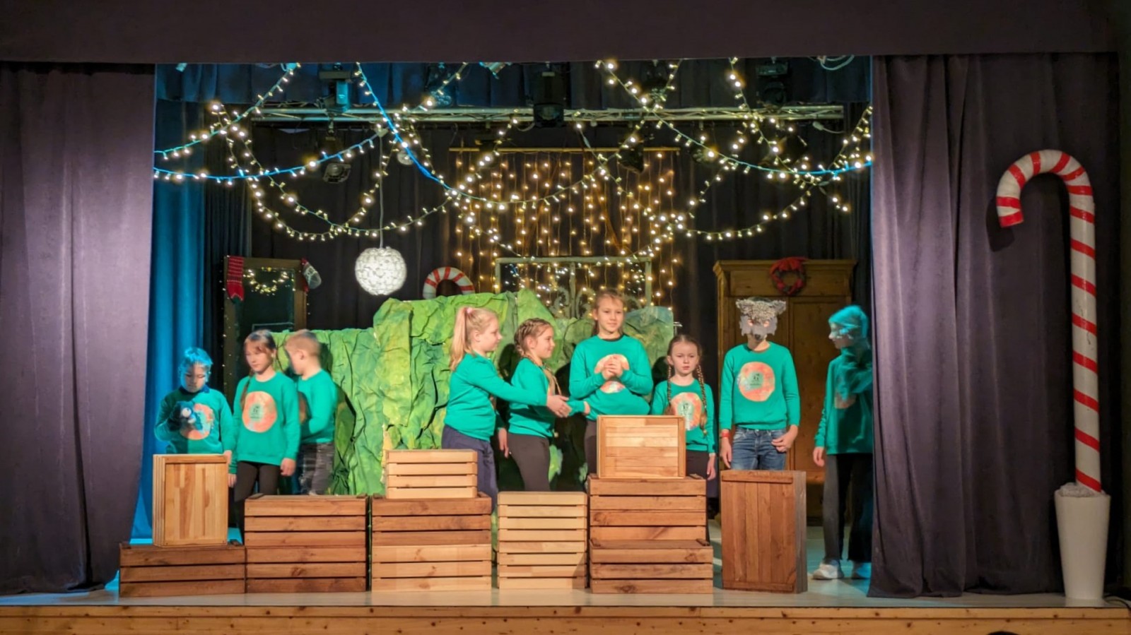 Ziemassvētku svinības latviešu un ukraiņu bērniem Priekulē | Patvērums Drošā māja