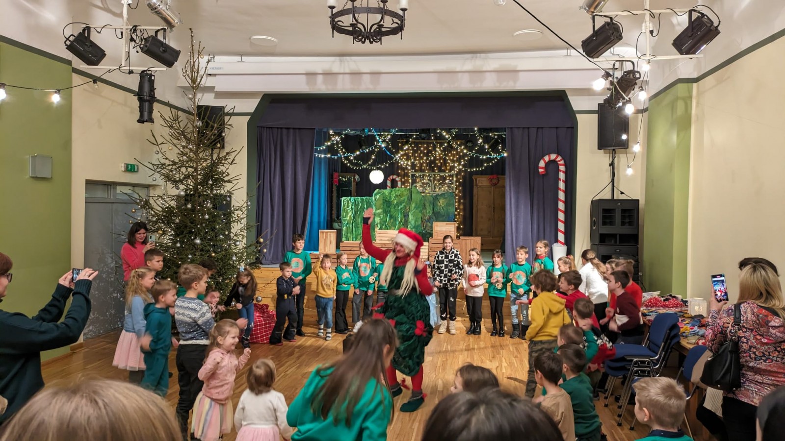 Ziemassvētku svinības latviešu un ukraiņu bērniem Priekulē | Patvērums Drošā māja