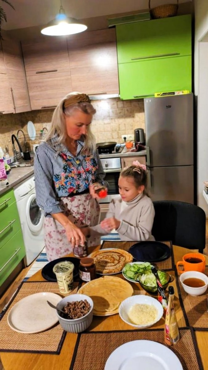 Vakariņas Daugavpilī pie Ievas ciemojas Oksana un Anna | Patvērums Drošā māja