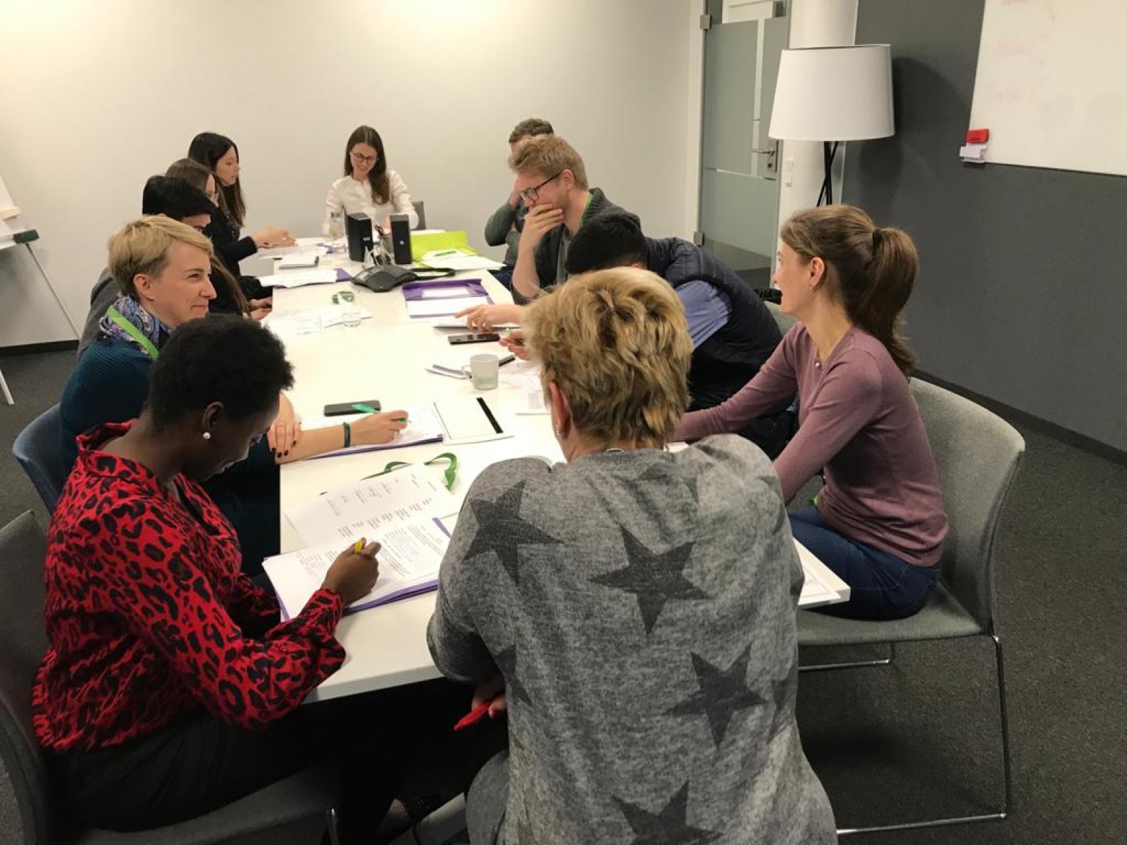 Latviešu sarunvalodas klubs SEB bankā | Patvērums Drošā Māja