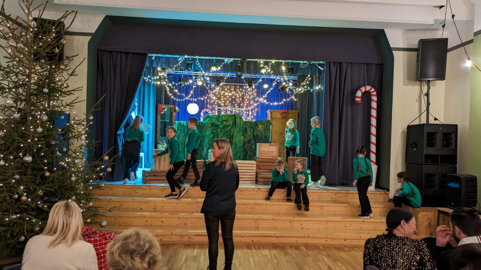 Ziemassvētku svinības latviešu un ukraiņu bērniem Priekulē | Patvērums Drošā māja