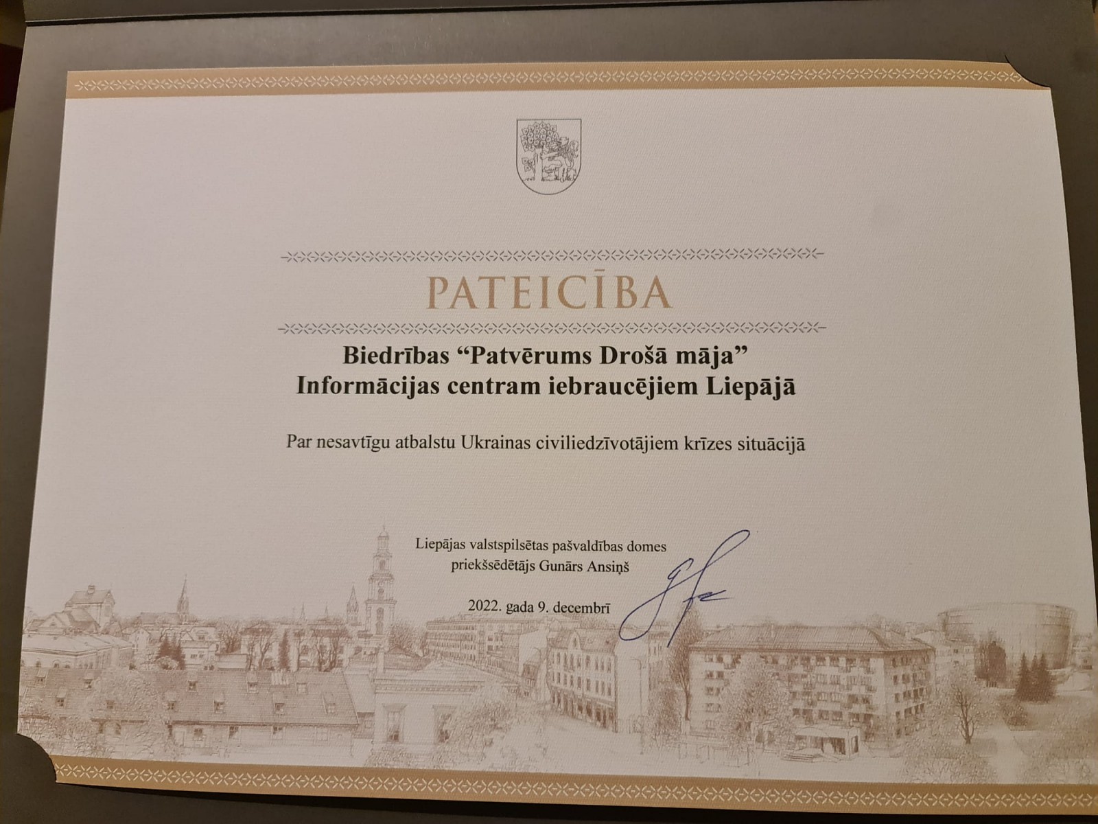 Liepājas pašvaldība izsaka pateicību Informācijas centram iebraucējiem un tā darbiniekiem | Patvērums Drošā Māja